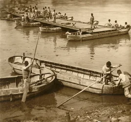 Samling af en pontonbro, c1914-c1918