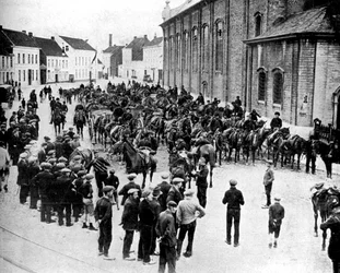 Belgiske kanoner, lavet af Krupp, forbereder sig til kamp nær Gent, Belgien, Første Verdenskrig, 1914