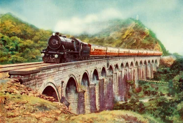 Mellem Bombay og Delhi. Et slående billede af Frontier Mail, der passerer over en viadukt, 1935