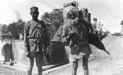 Bhistis, eller vandbærere, Agra, Indien, 1916-1917