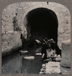 Blinde mænd vasker øjne i Siloam-dammen, ca. 1900