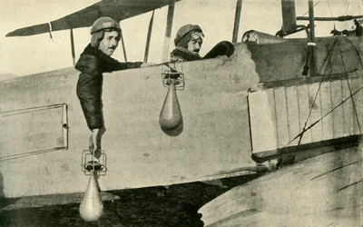 Bombeudkastere, 1914-1918, c1920.