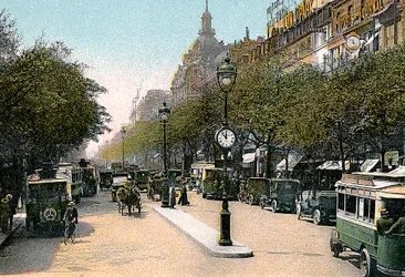 Boulevard des Italiens, Paris, med biler og motorbusser på gaden, c1900