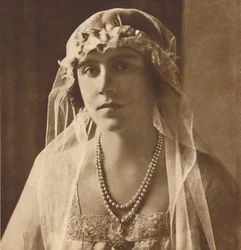 Brudepige ved bryllup af prinsesse Mary og viscount Lascelles, 1922, 1937