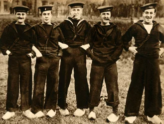 Britiske sømænd iført hollandske træsko, Første Verdenskrig, 1914-1918, 1933.