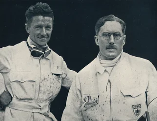 Kaptajn G. E. T. Eyston og assistent, 1937