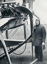 Churchill blev interesseret i fly og forudså de største muligheder, 1914, 1945