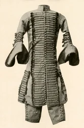 Frakke og ridebukser af silke trimmet med fancy fletning, c1680, 1937.