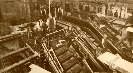 Konstruktion af rulletrapper ved Bank Station, London, c1930.