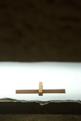 Kors på et alter. Taize Fællesskabet, Taize, Frankrig
