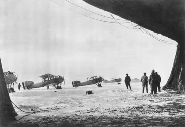 Afgang af franske Breguet-fly til en rekognosceringsmission om vinteren, 1914-1918