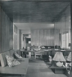 Skrivebord i soveværelse-stue, 1942.