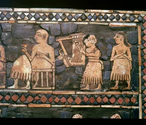 Detalje af Ur-standarden, der viser en sumerisk harpespiller og en lineal, omkring 2600-2400 f.Kr.