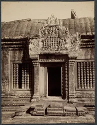 Døråbning gennem en indre indhegning, Angkor Wat, Cambodia, ca. 1880.
