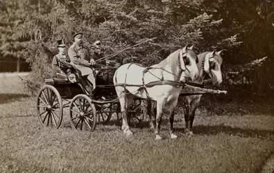 Kejser Alexander III 1845-1894 og kejserinde Maria Fyodorovna 1847-1928 på en hestevogn.