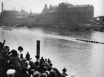 Afslutning af Oxford og Cambridge Boat Race, London, 1926-1927