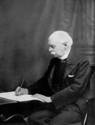 Francis, 1. Viscount Knollys, c1895-1913 1964