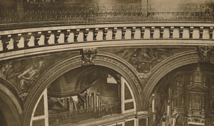 Fra krone til base i Londons enorme katedral: The Whispering Gallery, c1935.