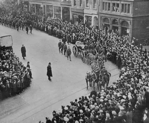 Begravelsesoptog, med fuld militær æresbevisning, af kaptajnen på Blucher, 1915.