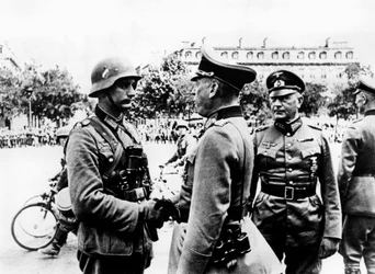 Tysk sejrsparade efter erobringen af Paris, juni 1940