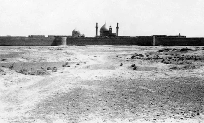Gyldne kuppel og minareter i Samarra-moskeen, Mesopotamien, 1918