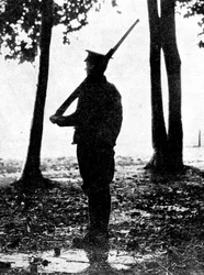 Grå daggry på slagmarken, britisk kavaleri, belgisk grænse, første verdenskrig, 1914