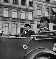 Han tog til Köln til hovedkvarteret for den britiske besættelseshær, c1919, 1945
