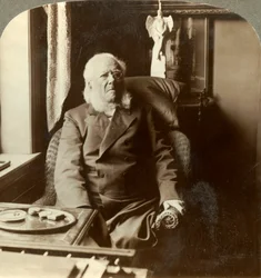 Henrik Ibsen, digteren, som hele verden hylder, hjemme Christiania, Norge, c1905.