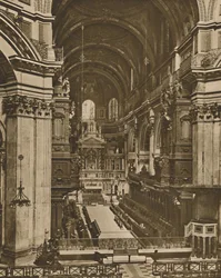 St. Pauls højalter set ned ad korets lange udsigt, c1935.