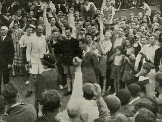 Hans Majestæt i His Boys Camp i Southwold, 1937.
