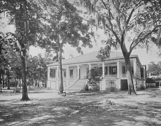 Hjemsted for Jefferson Davis, Beauvoir, Louisiana, c1897.