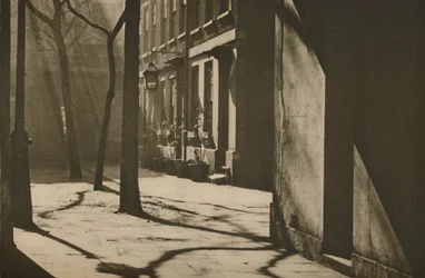 I garderoberetten, bygget på stedet for et kongeligt museum, c1935.