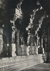 Interiør af et hinduistisk tempel, Ceylon, 1926