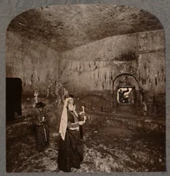 Interiør af Kongernes Grave på vejen til Nablus, c1900