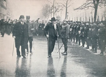 Italiensk veteran, general Ricciotti Garibaldi, ved en gennemgang af franske rekrutter i Paris, c1914