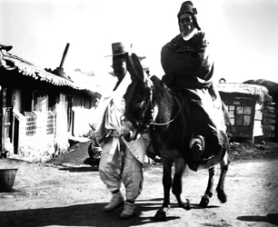 Japanske embedsmænd, Korea, 1900