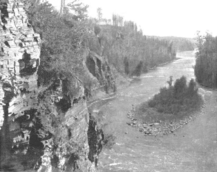 Kaministiquia-floden, under Kakabeka Falls, Canada, c1900.