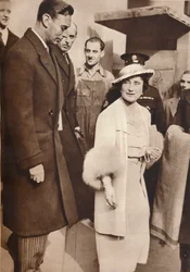 Kong George 6. og dronning Elizabeth forlader en prøve til deres kroning, 1937