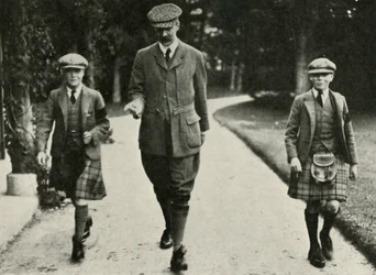 Kong George VI og eks-kongen Edward VIII med Mr. Hansel deres vejleder, 1911, 1937.