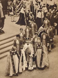 Kong George VI forlader klosteret den 12. maj 1937