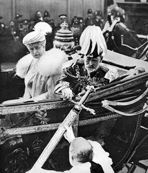 Kong George V rører ved Citys Sword, i Temple Bar, London, 1930