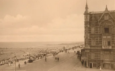 La Digue et la Plage, Promenade og stranden, c1900.