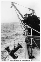 Affyring af en paravane fra slagskibet HMS Rodney, 1937