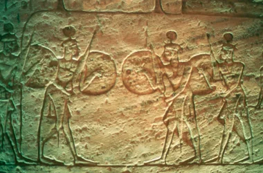 Kalkstensrelief, der viser hettitiske soldater, Abu Simbels tempel, Egypten, 14.-13. århundrede f.Kr.