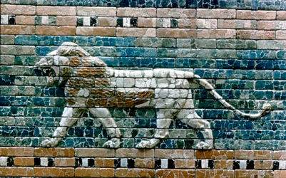 Løvepassant fra muren på den hellige vej til Ishtar-porten, Babylon, Irak, c575 f.Kr.