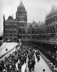 Liverpool Street Station klokken ni om morgenen, London, 1926-1927