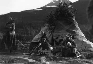 Lokale kvinder, Lyngen, Nordnorge, c1920
