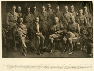 Lord Roberts og Sir Alfred Milner med deres personlige stabe, 1900, 1901.