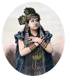 Lucienne Breval spiller rollen som Salammbô, 1892