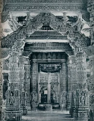 Marmorskulptur ved indgangen til et Jain-tempel ved Dilwara, Abu-bjerget, c1100.